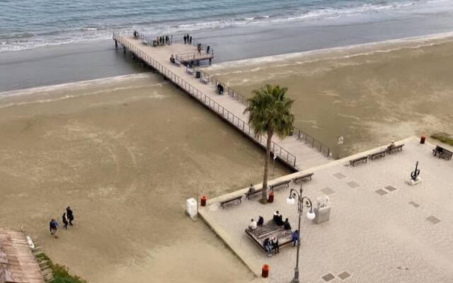 Larnaca Seaview Rooms