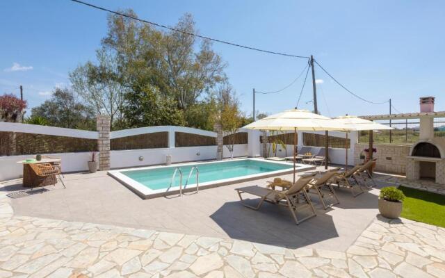 Ilenia's 3 Bedroom House With Private Pool