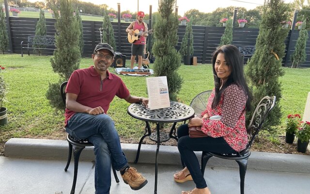 Stratus Suites - Boutique Hotel