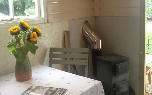 1bed Cabin Sleeps 2- Parking,fireplace,garden,pets