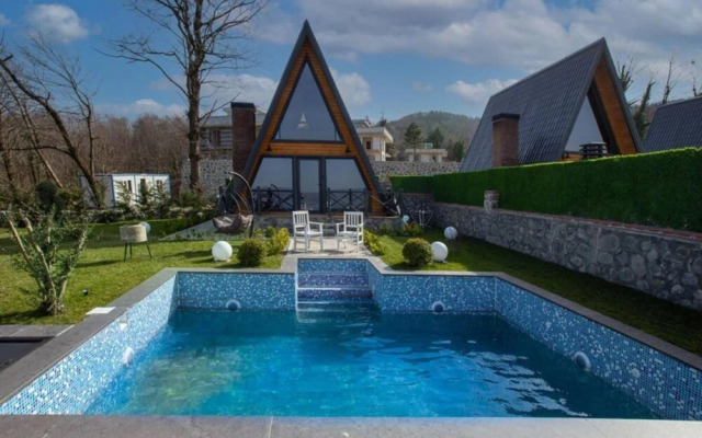 Bungalow With Jacuzzi and Private Pool in Sapanca
