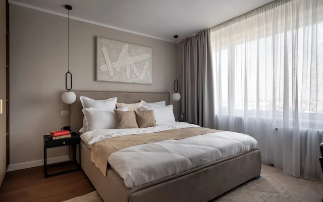 Views of all the Palaces 2BR Stunner