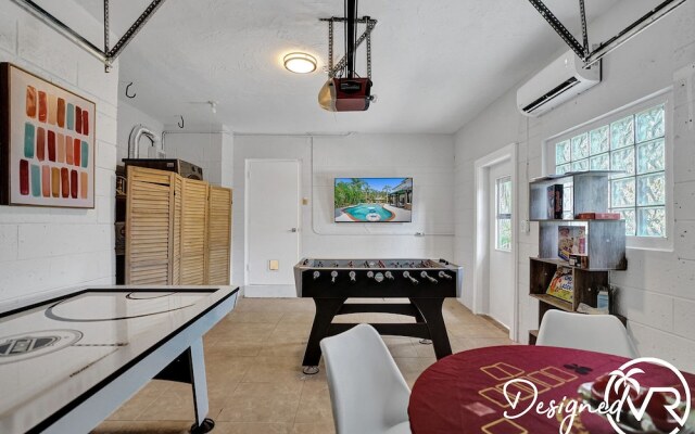 Modern Chic 7-BR with Pool & Gameroom