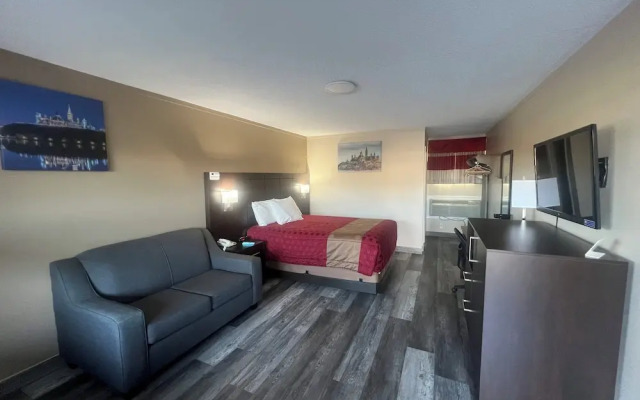 Colonial House Motor Inn