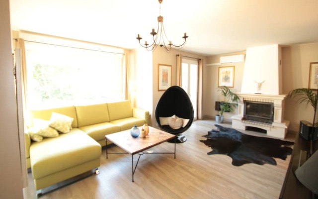 Croix des Gardes Villa Piscine Jacuzzi Nature Centre 10 Mins