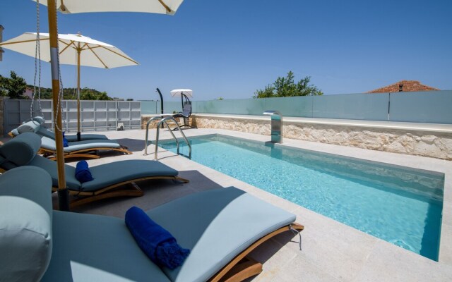Lilium Stone Villa