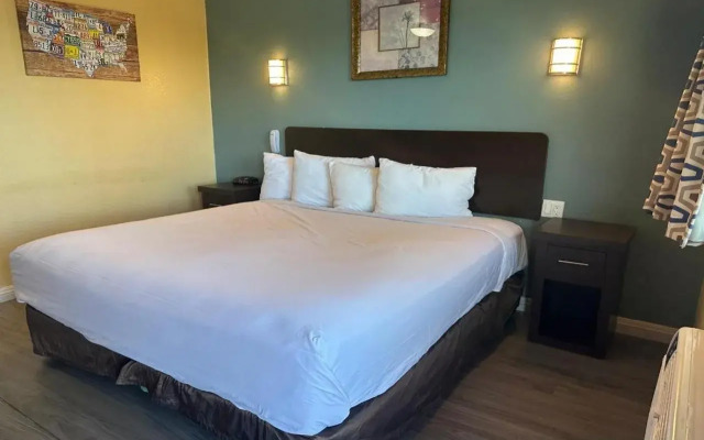 Hotel Avenida - Oceanside Camp Pendleton