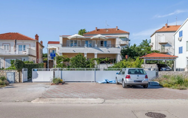 Seafront apt With Balcony, sea View and Mooring