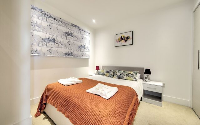 Fountain Bridge apartment