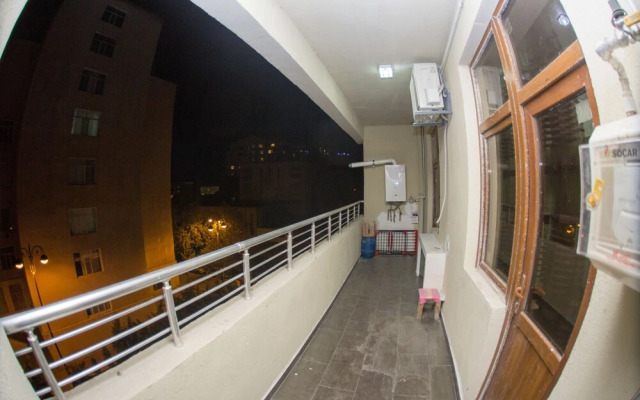Bakuvi Tourist Apartment B008