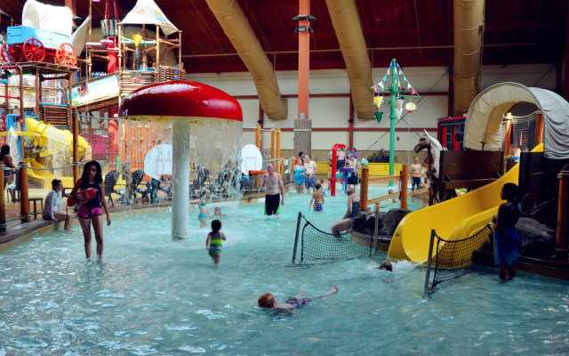 Fort Rapids Indoor Waterpark Resort