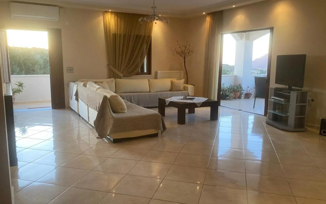 The high level Villa with amazing views 5'from falassarna!