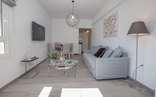 Beautiful apartment near Acropolis by GHH