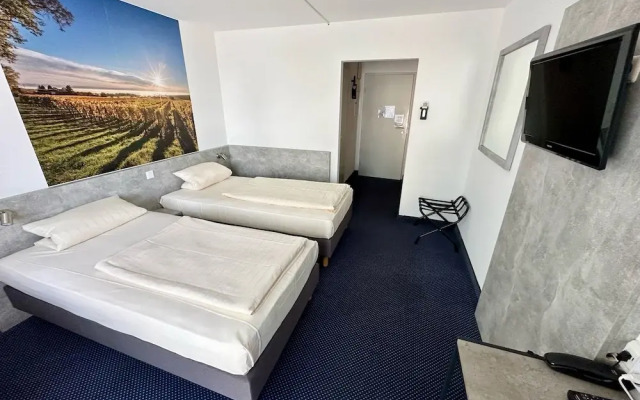 Asgard Hotel