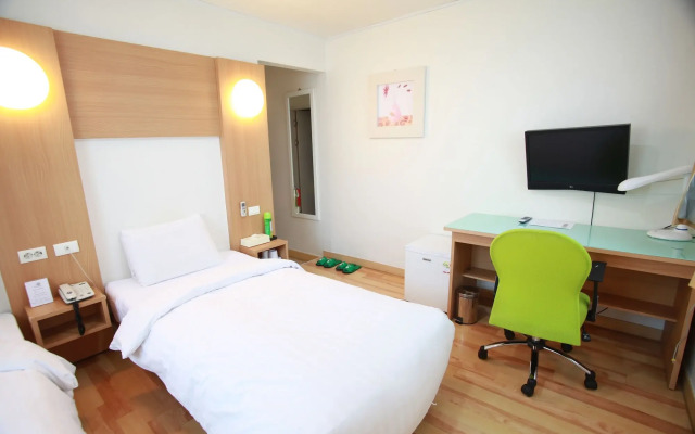 Appletree Hotel