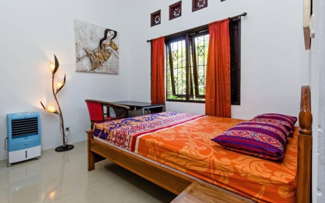 Tropical house in Nusa Dua. Beach in 150m. Garden. Fast to airport! Fast internet – Guest Rooms – Benoa