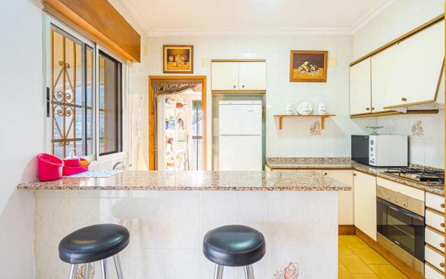 Delightful Holiday Home in Callosa d' Ensarria With Pool