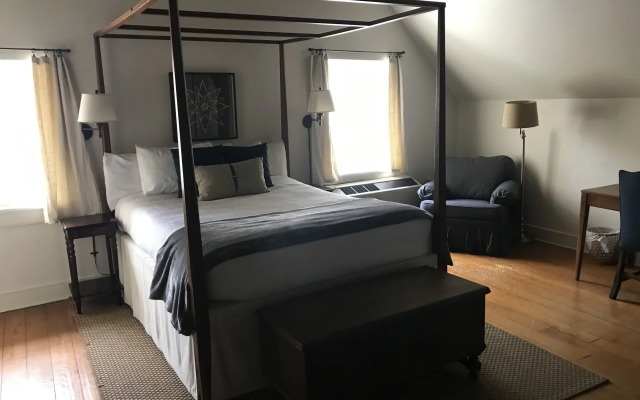 Inn at Millrace Pond