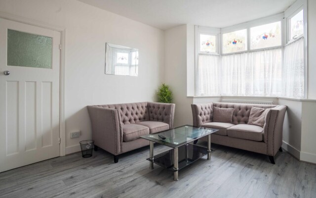 Spacious Home Ideal for Birmingham Commute