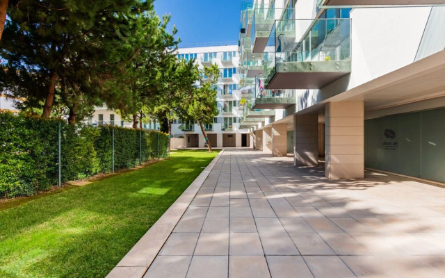 Luxury Beach Experience in Lisbon