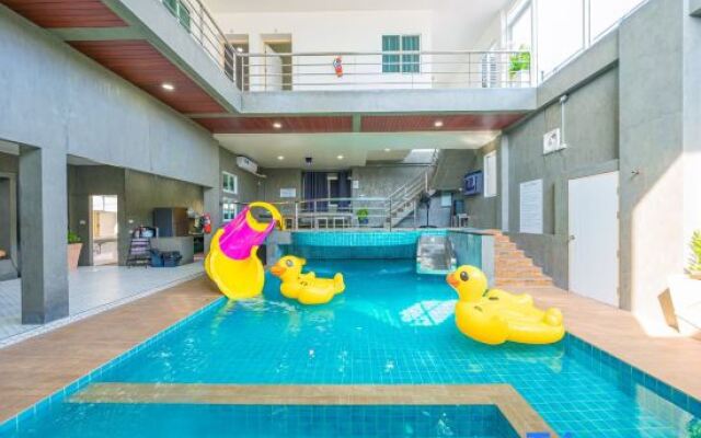 Glass House B4 Pool Villa