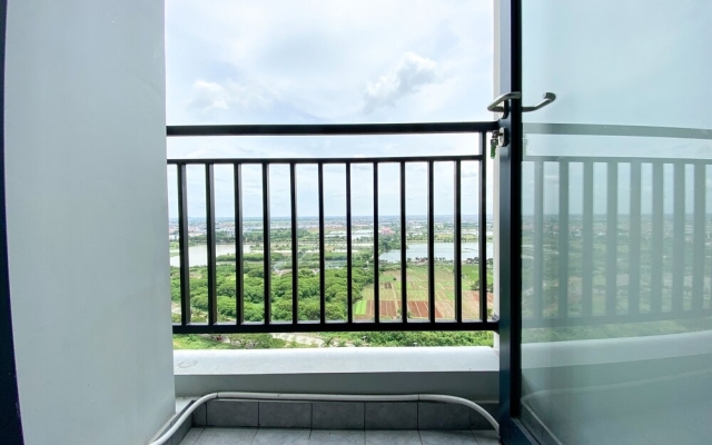 Homey And Modern Studio At Sayana Bekasi Apartment