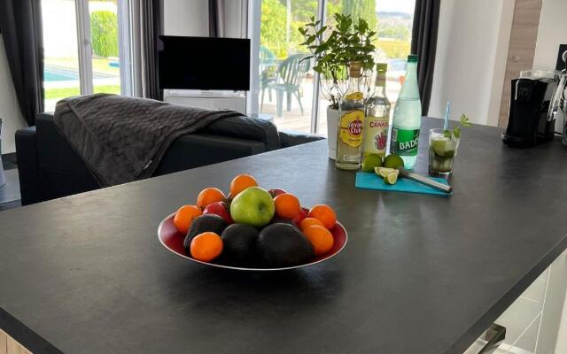 Holiday Home in Pouzols-Minervois with Private Outdoor Pool