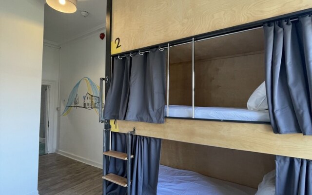 Leevin Hostel George