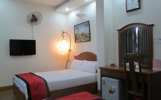 Queen Hotel Saigon Airport