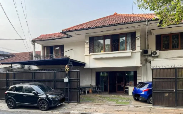 RedDoorz Plus @ Jalan Dharmawangsa