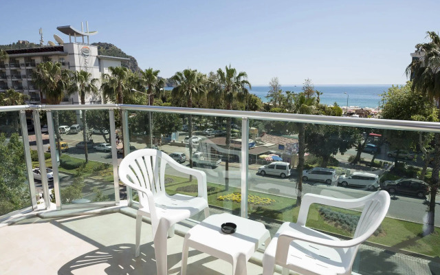 Kleopatra Blue Hawaii Hotel