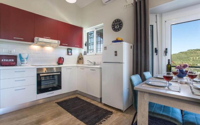 Villa Apella ✩ Private Yard & Pool ✩ 8 Guests