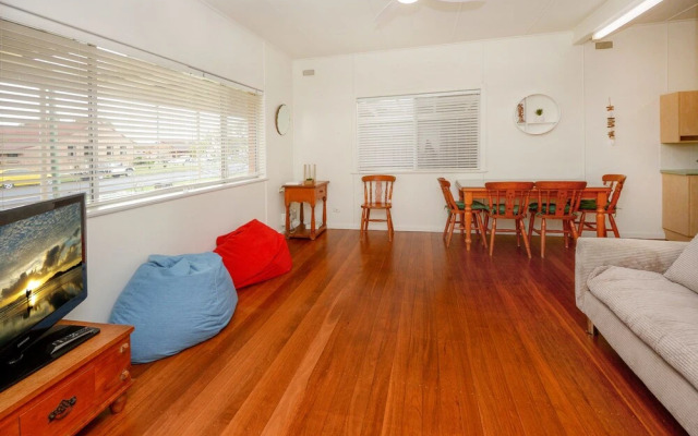 Stay on Seventh - Sawtell