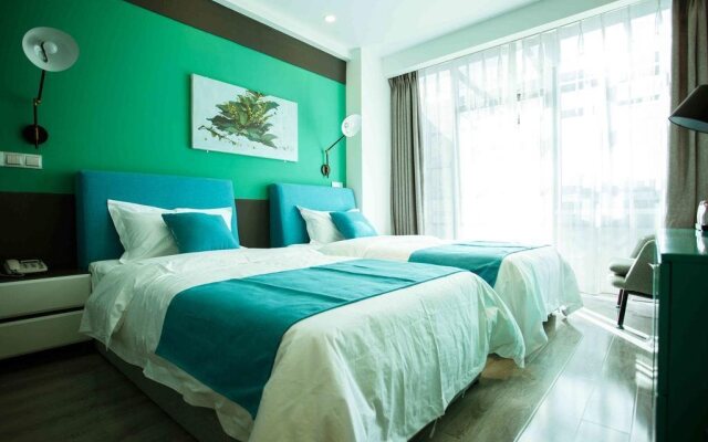 Yoghourt Hotel