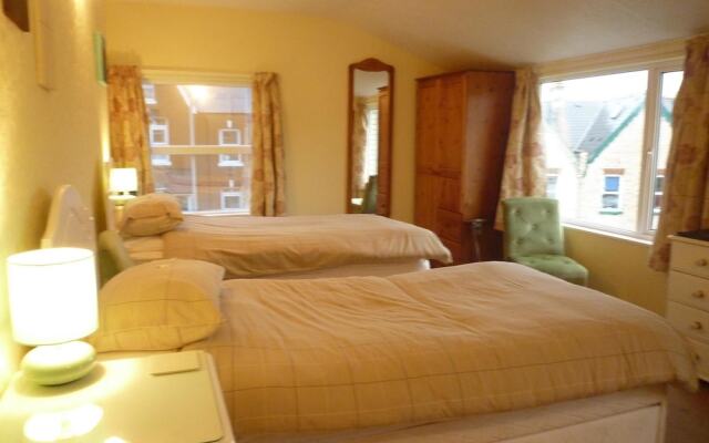Varley House - Guest House