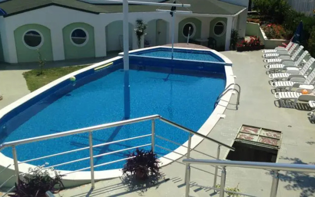 Kentavar Family Hotel