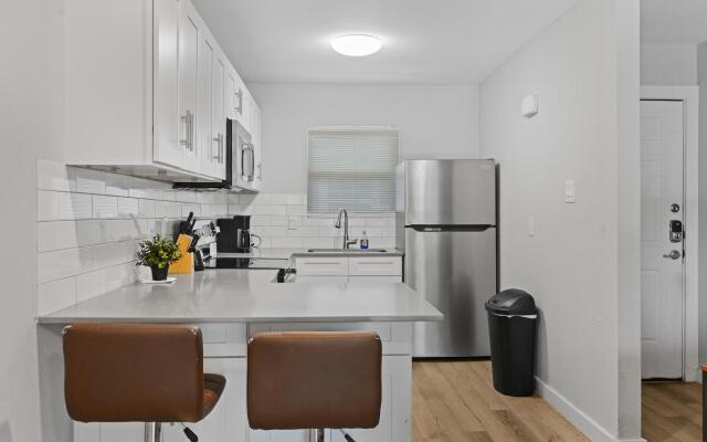 Modern 2BR Near UT Hyde Park Evonify
