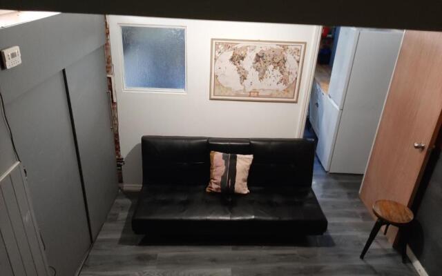 Single bedrooms with wifi and underbed 10