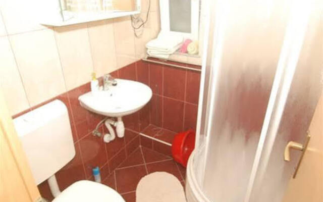 Studio Apartments Emotha