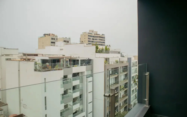 w Elegant 2BR Apartment in Miraflores Steps From Larcomar