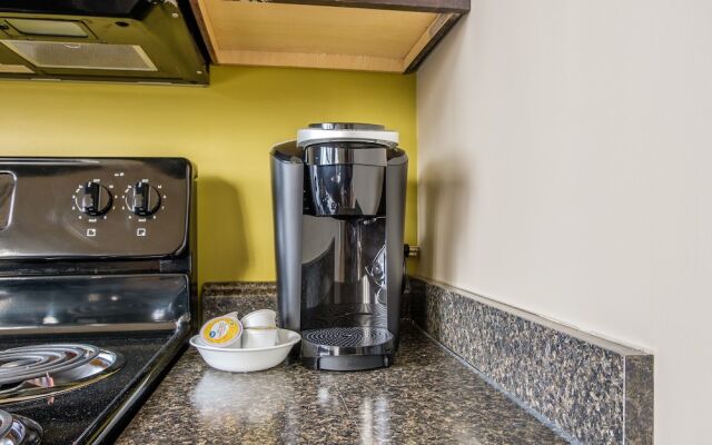 1 & 2 BR Apts w/ Gym, WiFi & Laundry by Frontdesk