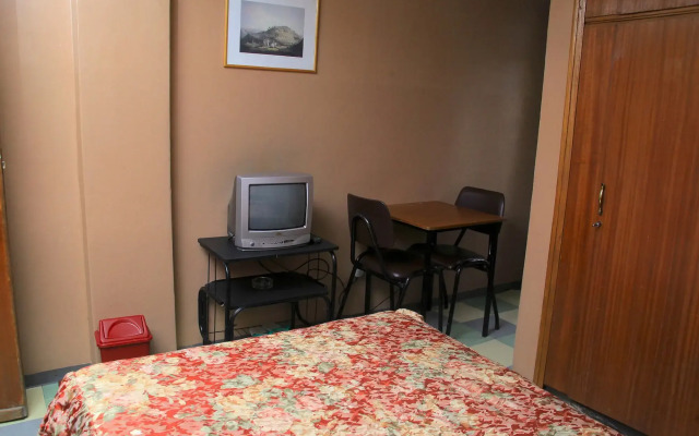 Yonas Hotel