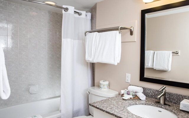 Campus Tower Suite Hotel