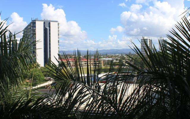 BUNK Surfers Paradise - International Backpacker Hostel