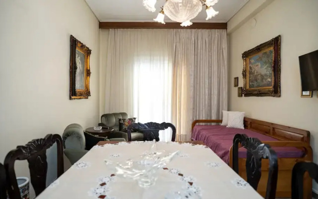 Theoni Central Apartment