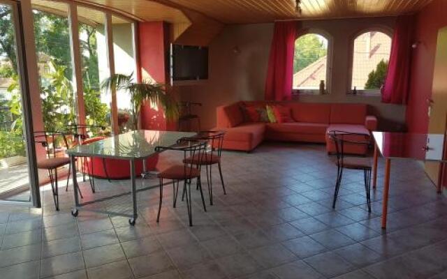 Universtreet Apartman