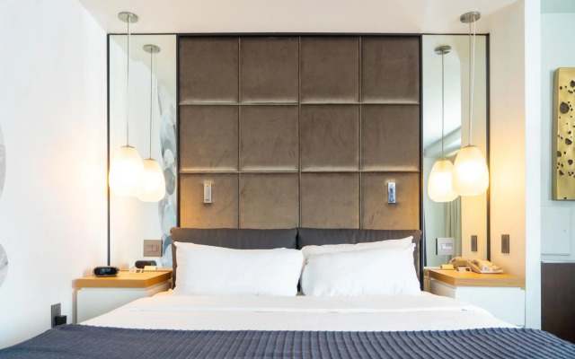The Windsor Suites