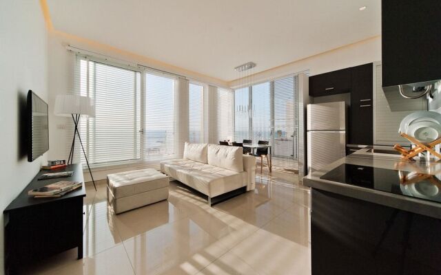 Stunning Apt w/ Balcony & Sea View by Sea N' Rent