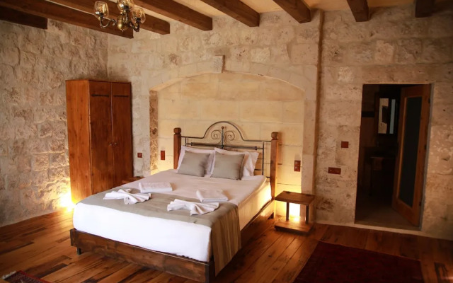 Sarnich Cave Suites
