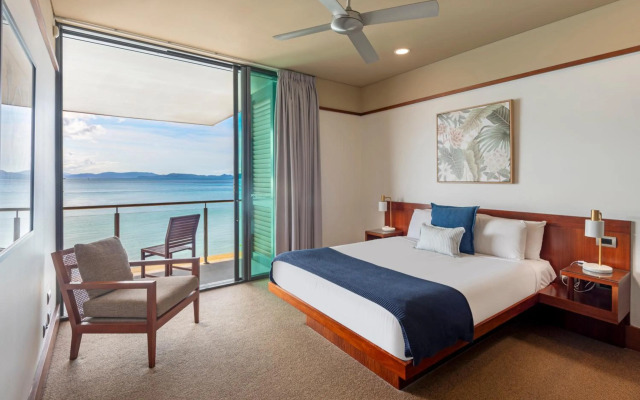 Yacht Club Villas